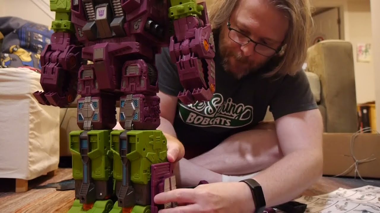The Transformers Generations War for Cybertron Earthrise Scorponok figure feels ok for display