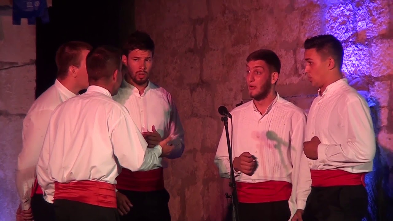 klapa Oneum - Omiš,  Viruj meni, vilo lipa; Večer izvornih napjeva 2017.