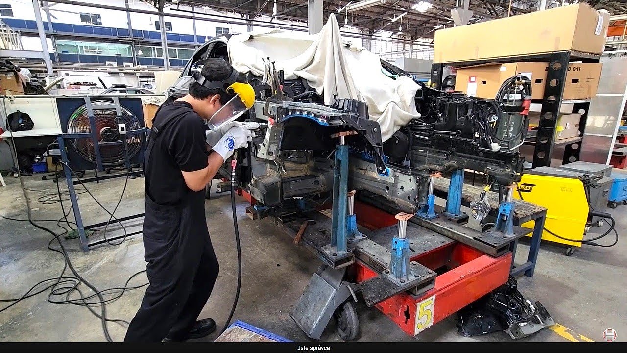 Кузовной ремонт Mercedes CLS 200d на рамной машине Celette
