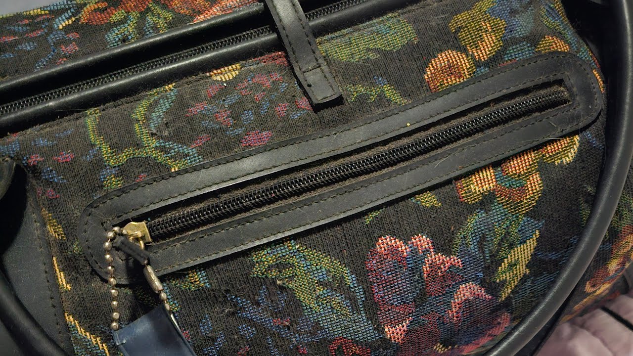 what goes in a travel bag