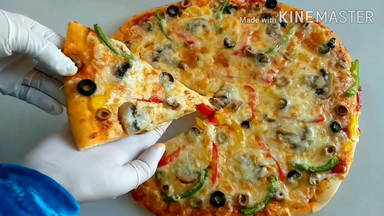 البيتزهات صارت بالبيت مع طريقة تحضير صلصة البيتزا وتحضير العجينة بكل الخطوات والنتيجة مميزة 🍕😋