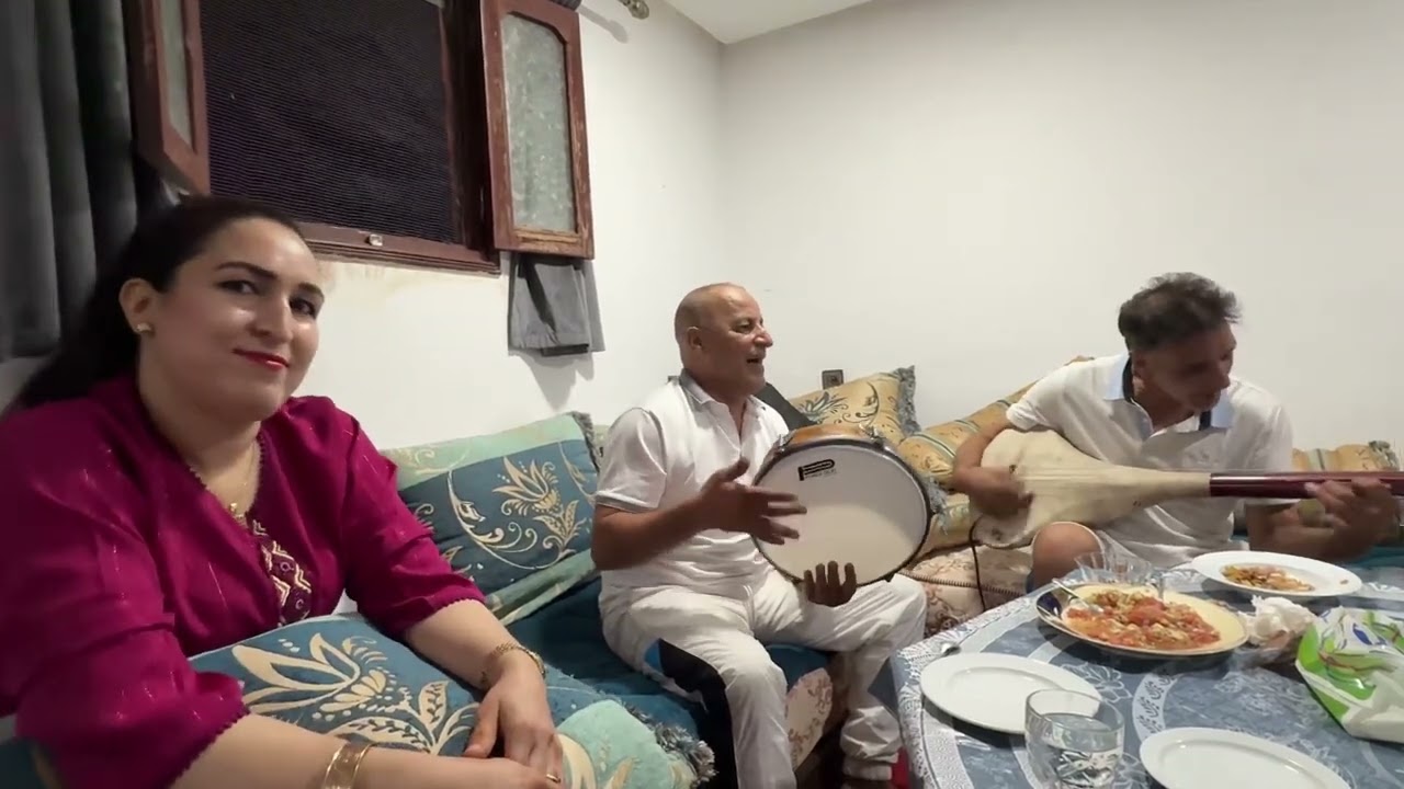 جلسات عبدالرحمان الگادي ورفيق دربه ضابط الإيقاع عبدالحق الرواضي و المغنية فتيحةالزيانية