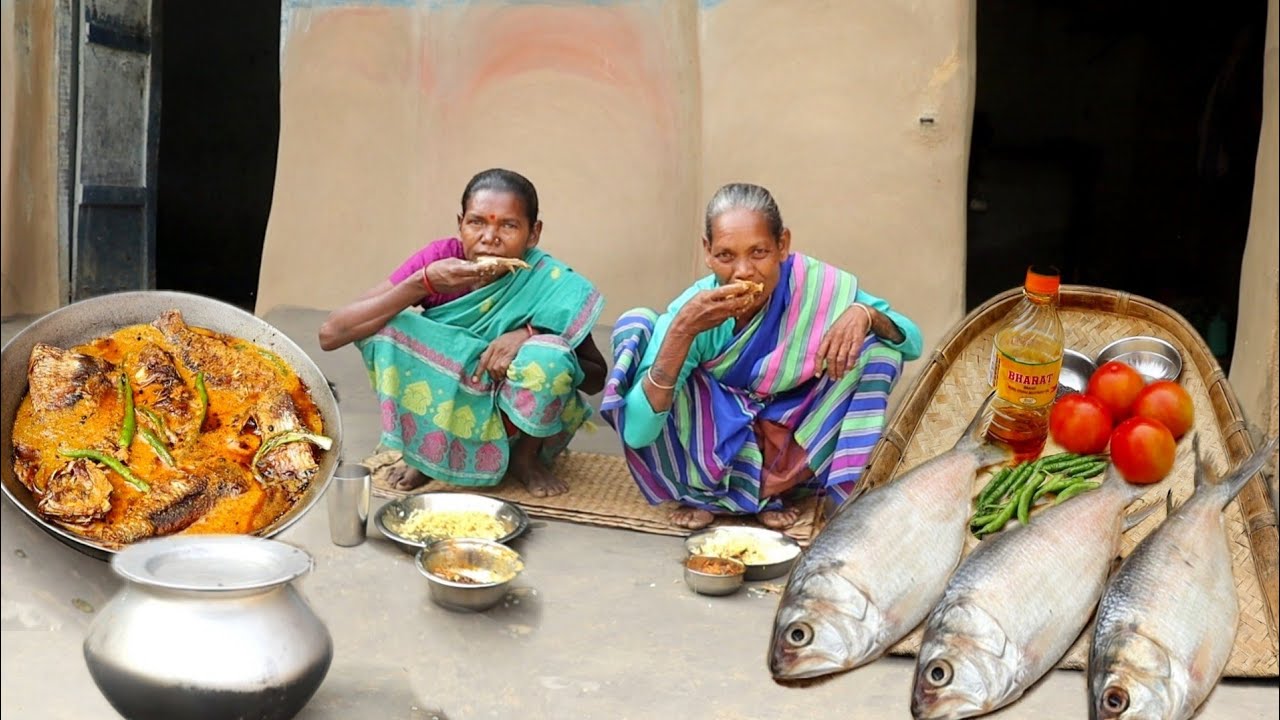 tribe village people daily routine|| cooking HILSHA FISH Curry by santali grand mothers||rural India