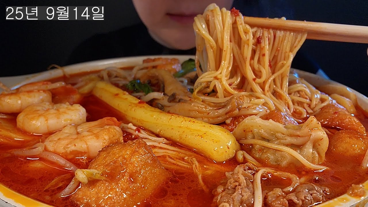 마라탕 2단계...도 맵구나...(25년 9월 14일)국물 후루룩 먹는 장면 넣었어요