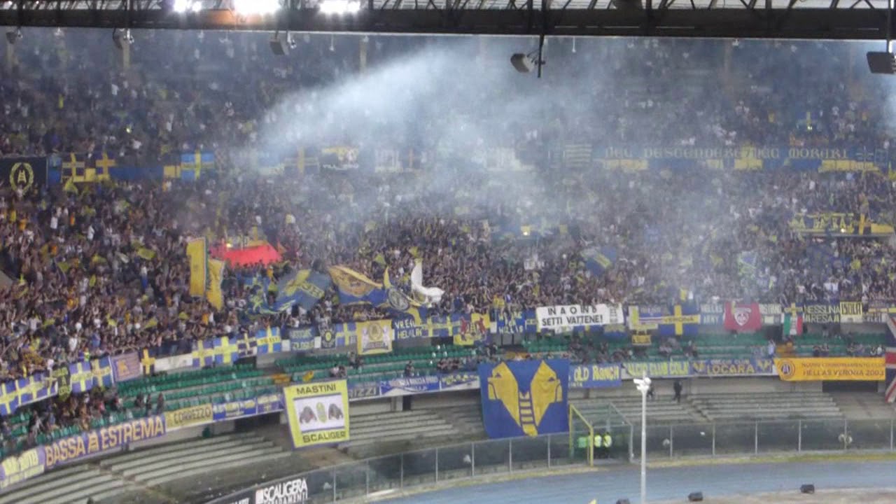 Hellas Verona - Cittadella 3-0: Tifo Curva Sud Verona