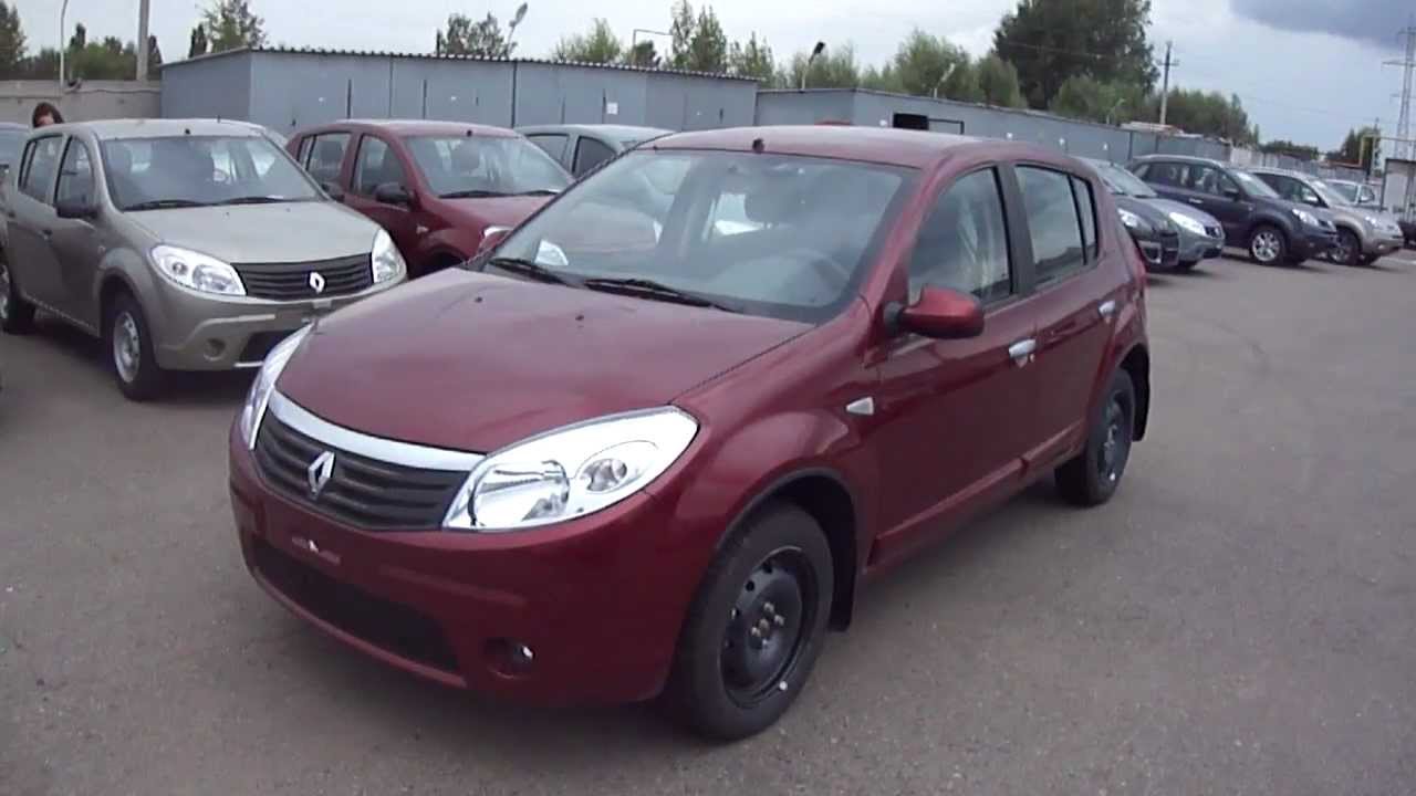 2011 Renault Sandero. Start Up, Engine, and In Depth Tour.