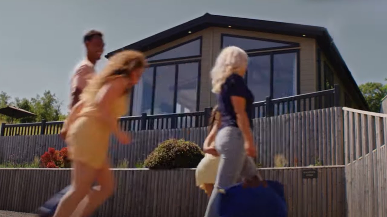 Relive the good times - UK breaks with Hoseasons (TV Advert 2021)