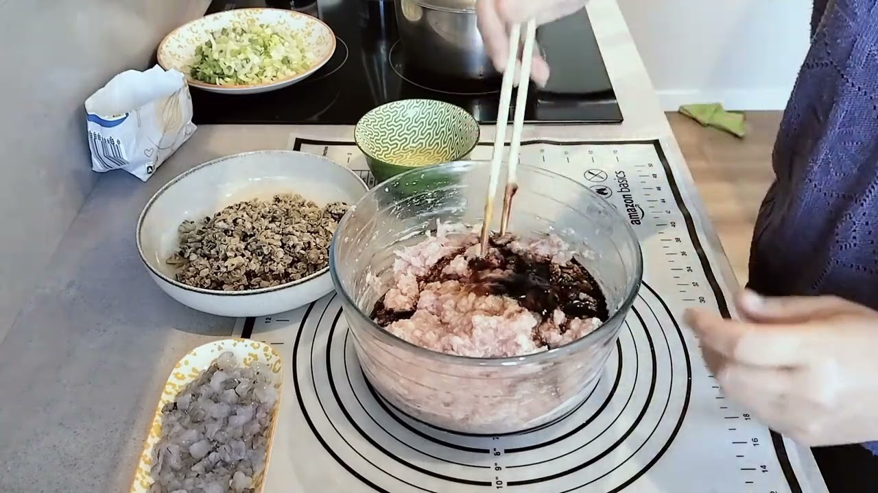 天津老两口在法国，今天做嘎啦馅饺子，外孙和姑爷都喜欢吃。#海外生活 #退休生活 #包饺子