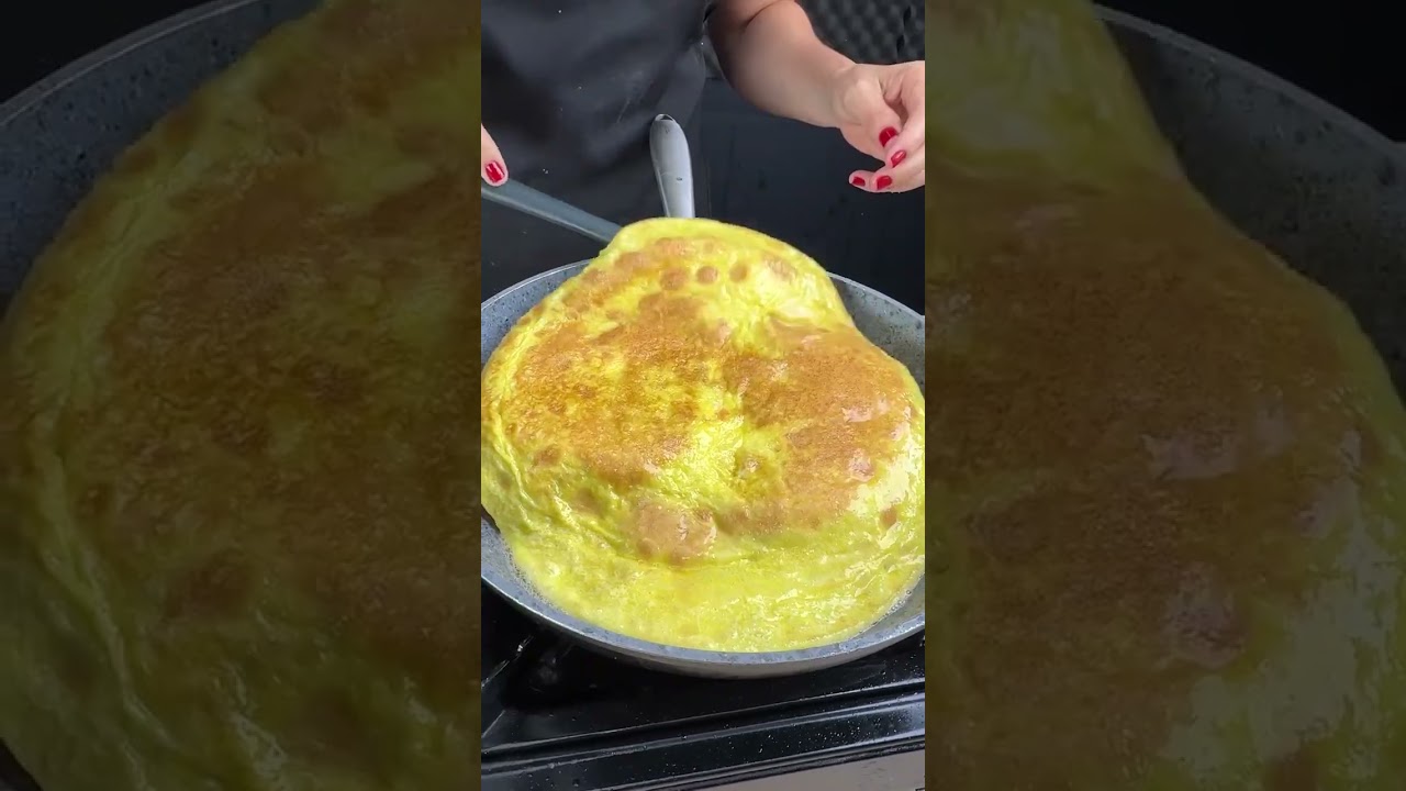 Гениальный лайфхак с омлетом из булочки для гамбургера! 🍔🍳 #Лайфхаки_с_яйцами #Рецепты_завтраков ...
