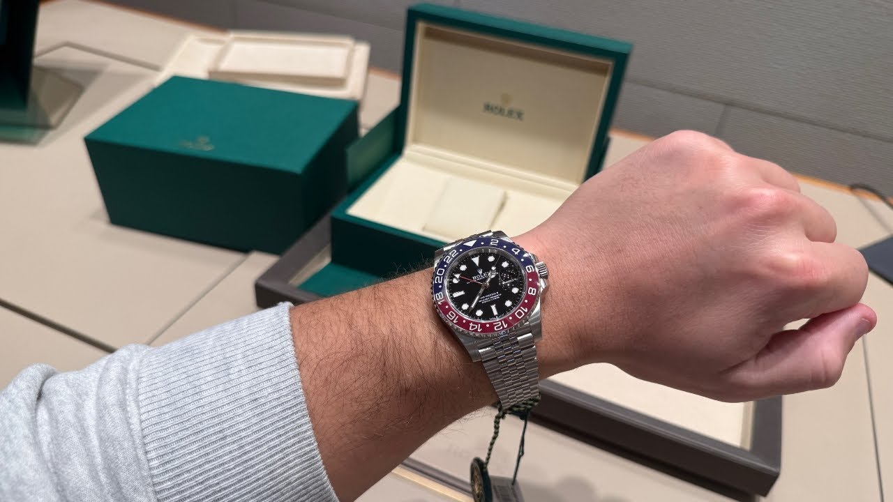 Покупка часов Rolex GMT Master 2 Pepsi 2025 года у авторизованного дилера Rolex (артикул 126710blro)