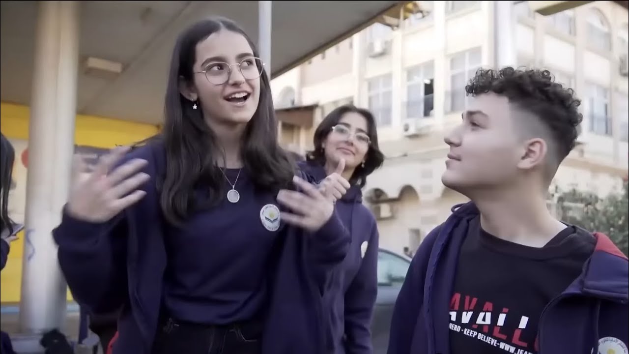 הילדים מסכנין מעדיפים לדבר אנגלית על עברית, ועבאס סואן פסימי