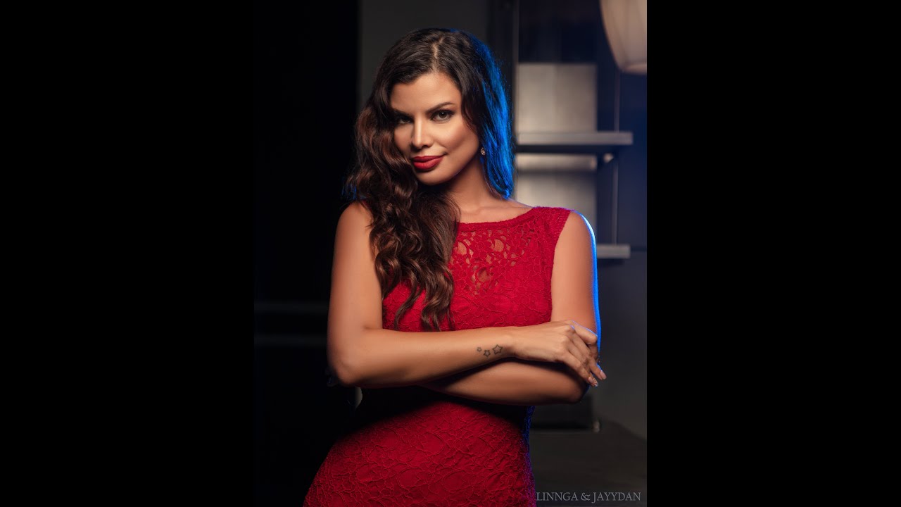 All YOU NEED IS JUST ONE LIGHT| -Butterfly lighting setup tutorial for model photography .