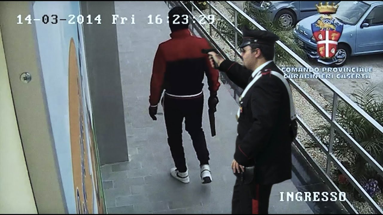 5 INCREDIBILI RAPINE RIPRESE DALLE TELECAMERE DI SICUREZZA - ITALIA