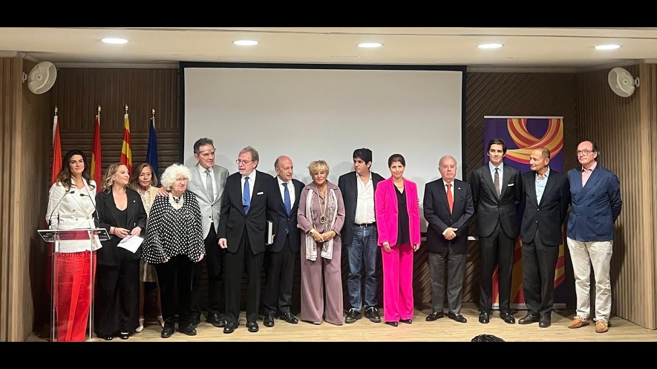 Acto de entrega de los Premios 8 de Octubre de SCC, con tributo a Javier Lambán y Manuel de la Calva