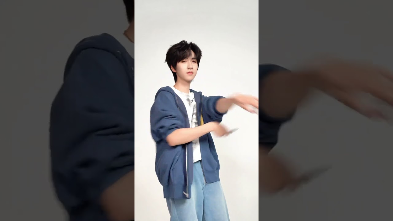 【时代少年团-贺峻霖 𝑯𝒆 𝑱𝒖𝒏𝑳𝒊𝒏】20250810 说要跳一个最新刷到的网络热舞，网速这一块/. 刷到这么潮的我说明你网速也不赖✌🏻｜抖音更新