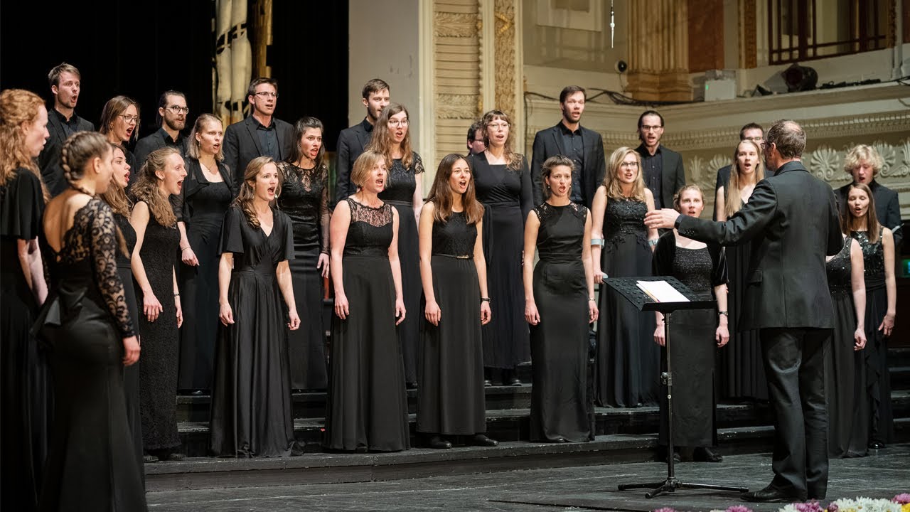 Hamburg Academy of Music and Theatre Choir - 