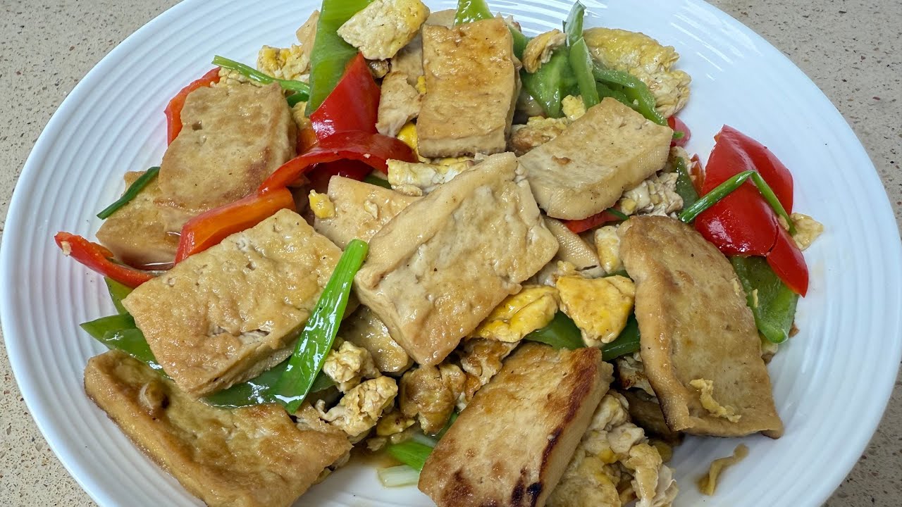 Это жареное блюдо из тофу и яиц шокирующе дешевое и вкусное 💰🔥
