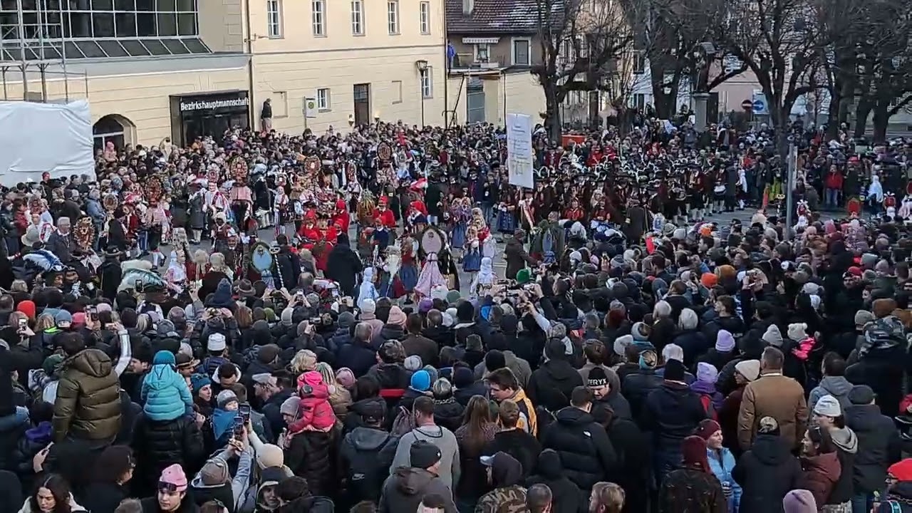 buabefasnacht 2026 - schlusskroas  am stadtplatz - teil 1