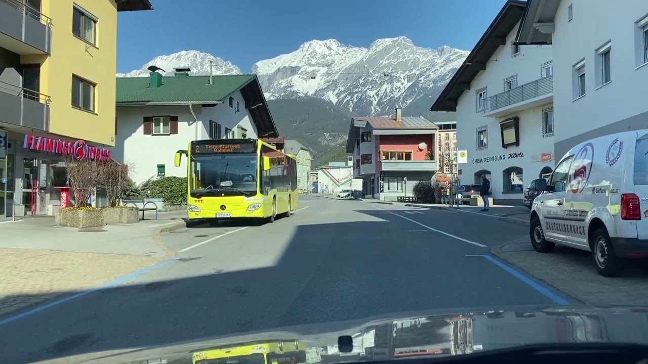 Coronavirus 2020: Fahrt durch die beinahe menschenleeren Straßen von Telfs in Tirol