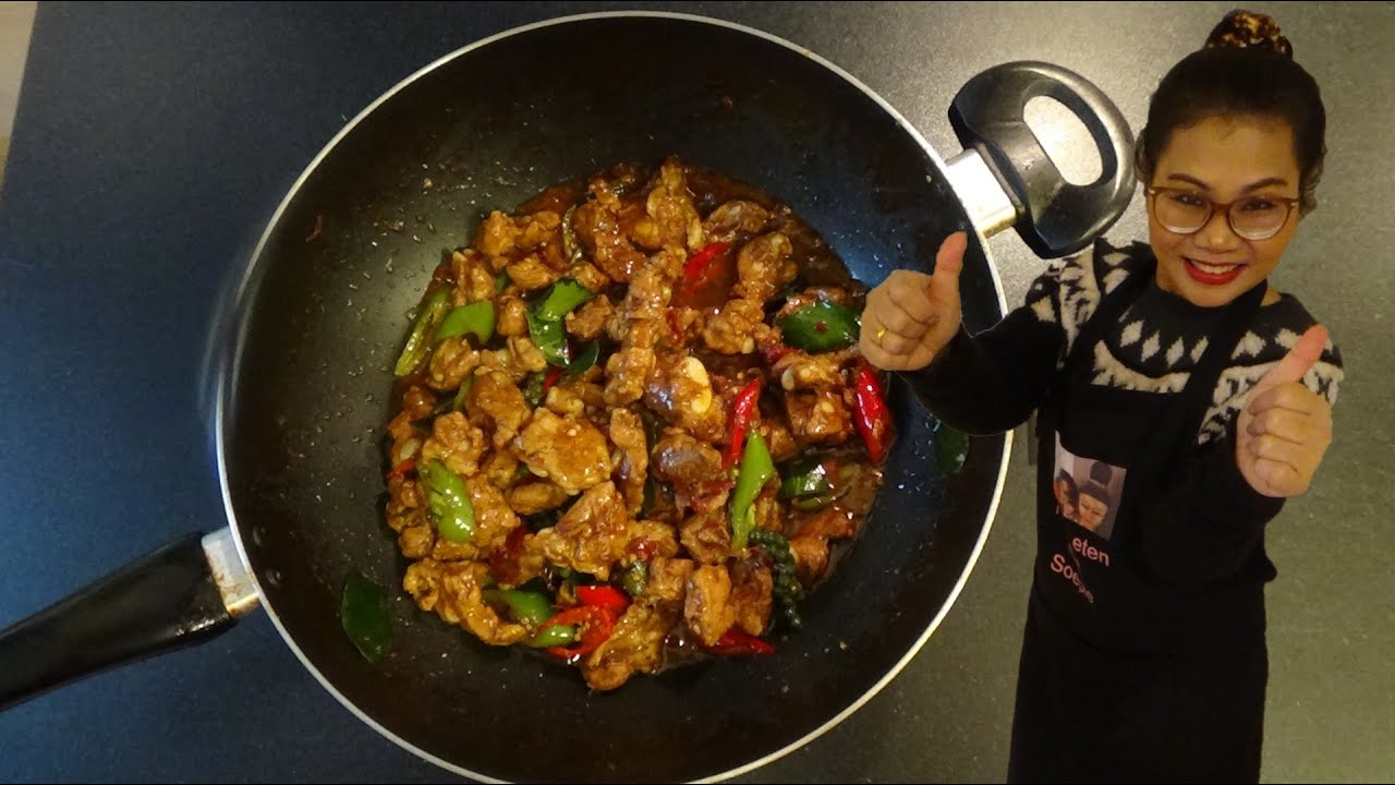 Pittige gebakken krabbetjes, ชี่โครงกระดูกหมูผัดตะไคร้ video #134 Thais eten in Nederland met Soepie