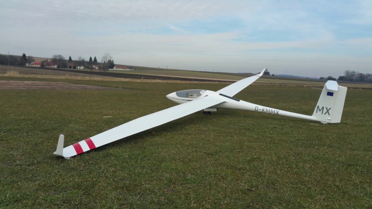 LET Model 1:3 ASH-26 FES 6m glider self-launching and low pass
