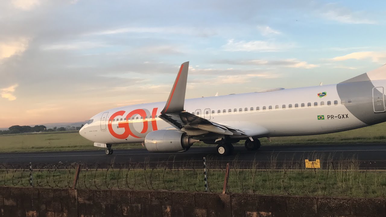 Decolagem Boeing 737-800 Gol no aeroporto Leite Lopes