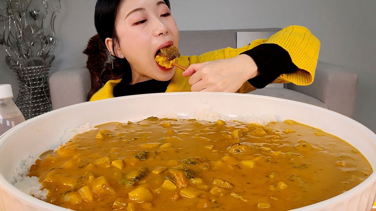 직접 만든 카레🍛 한 그릇 먹방:) Spicy curry that I made myself Mukbang