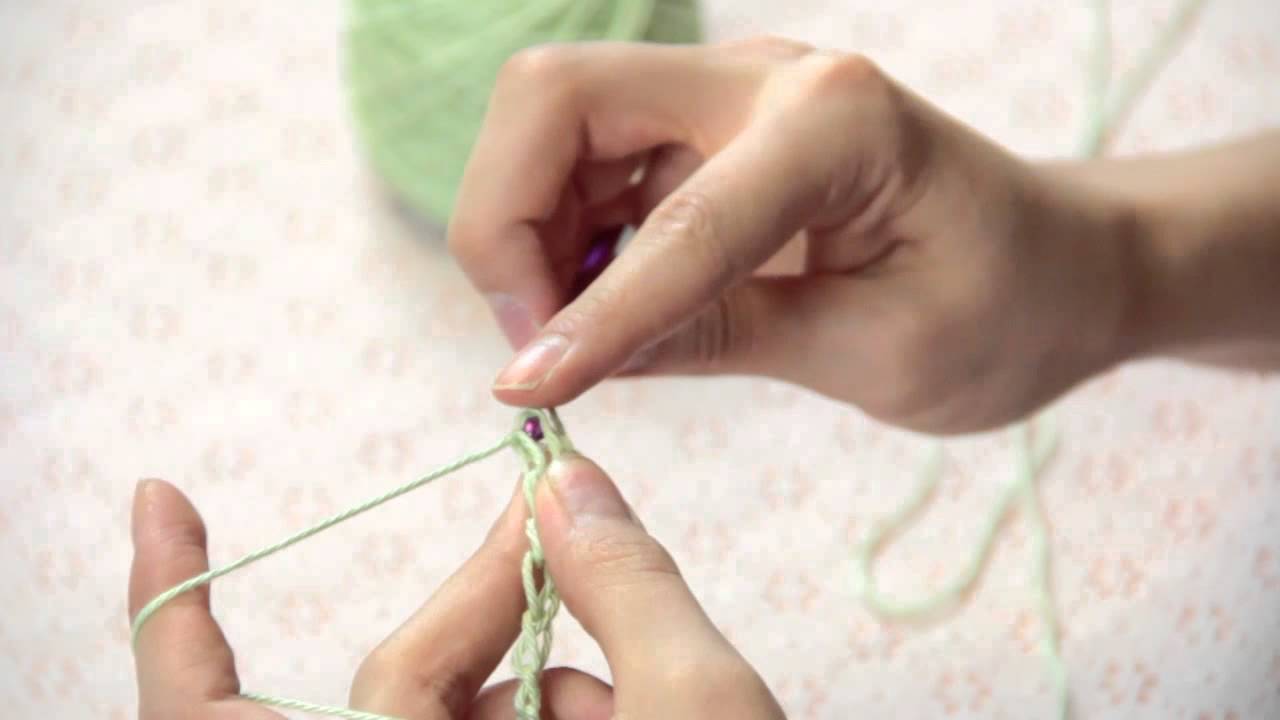 How to Crochet a Mobius Scarf : Crochet Techniques & Lessons
