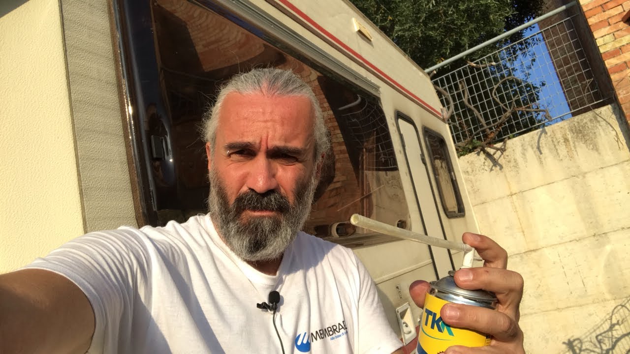 Riparazione in diretta di un’infiltrazione camper