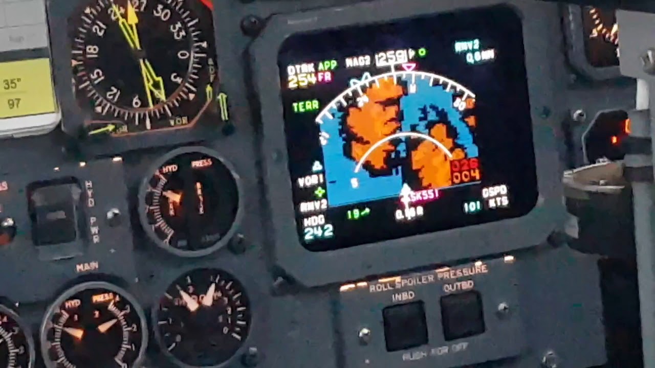 Wideroe Dash 8 cockpit view landing at Stokmarknes