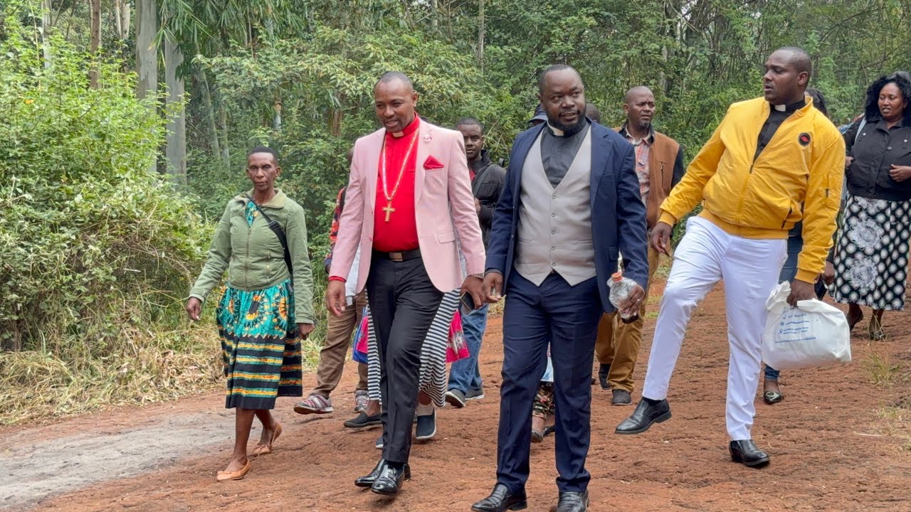 Bishop ben kuginya haria gibatithio Kia JCM kirathie na mbere