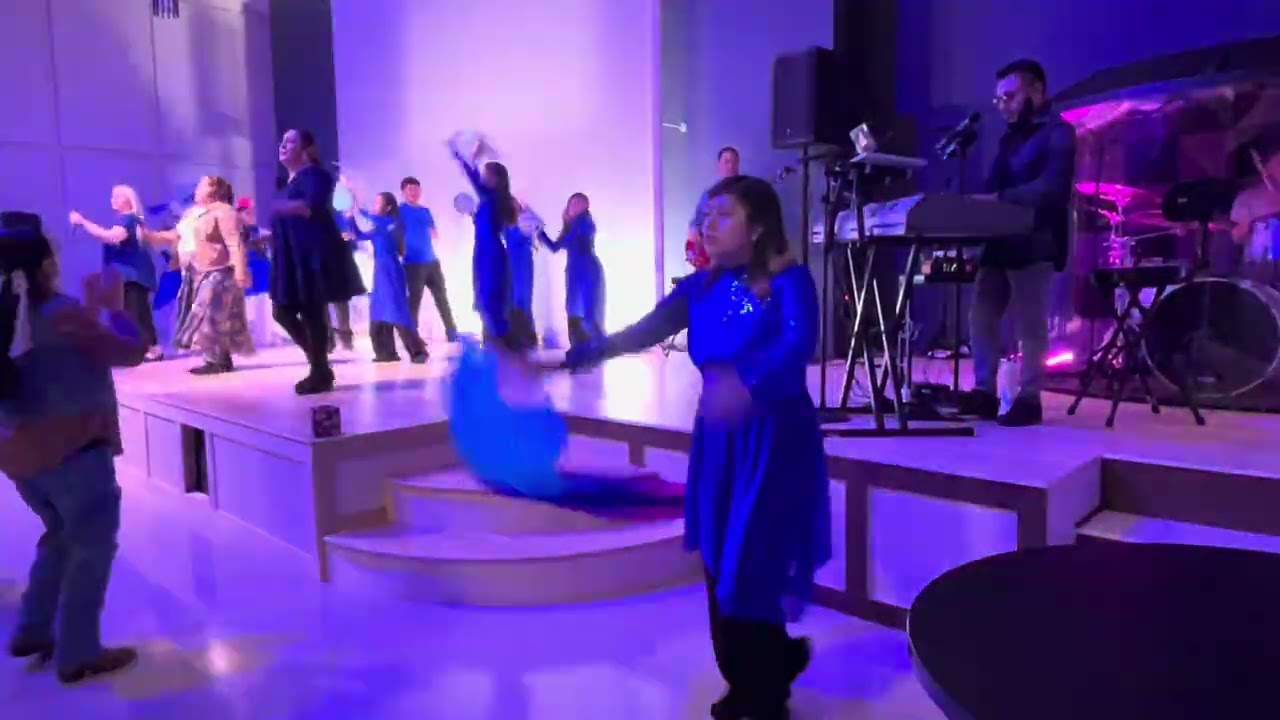 Cantos de Liberación/En Unidad/Me deleito en tu amor/Está cayendo de su Gloria Medley/Yo Iré