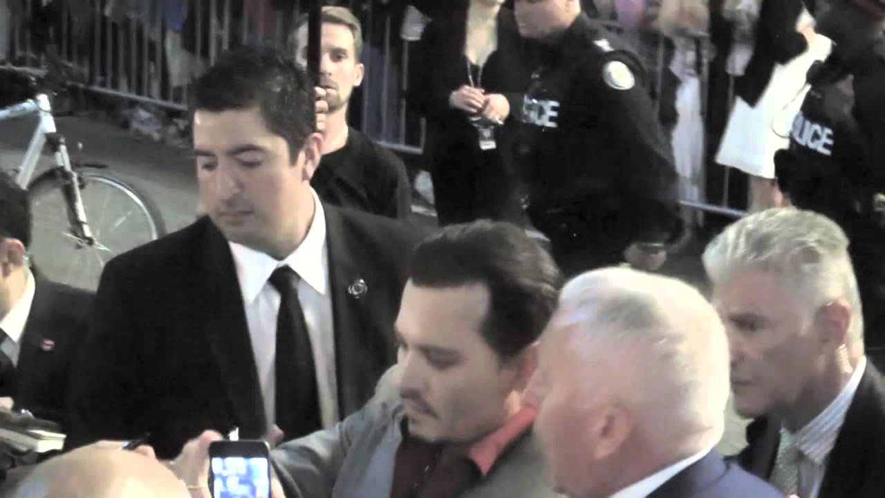 Full Video: Johnny Depp being pulled away from fans by security crew - TIFF 2015
