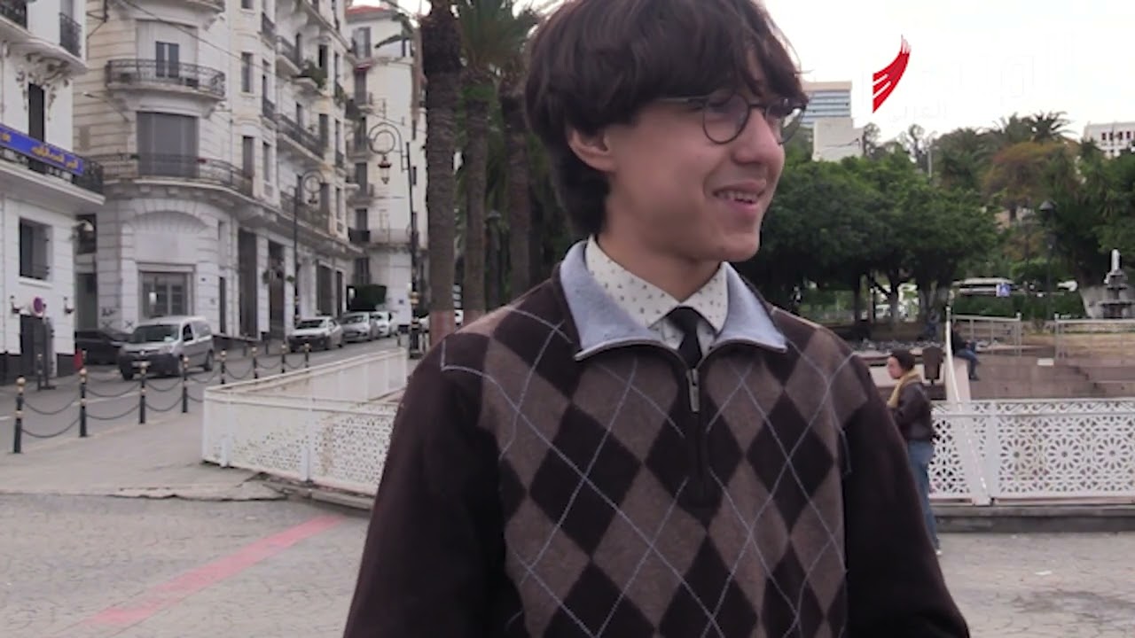 ماشاء الله شاب يتمتع بفصاحة لغوية وطلاقة في الكلام ...هكذا يجب أن يكون الجيل الصاعد