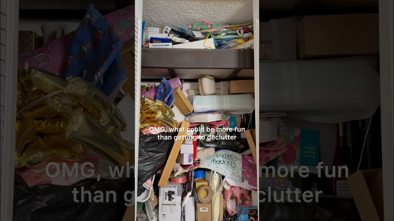 PACKED CLOSET DECLUTTER 😱 #decluttering #declutter #closetdeclutter #organize