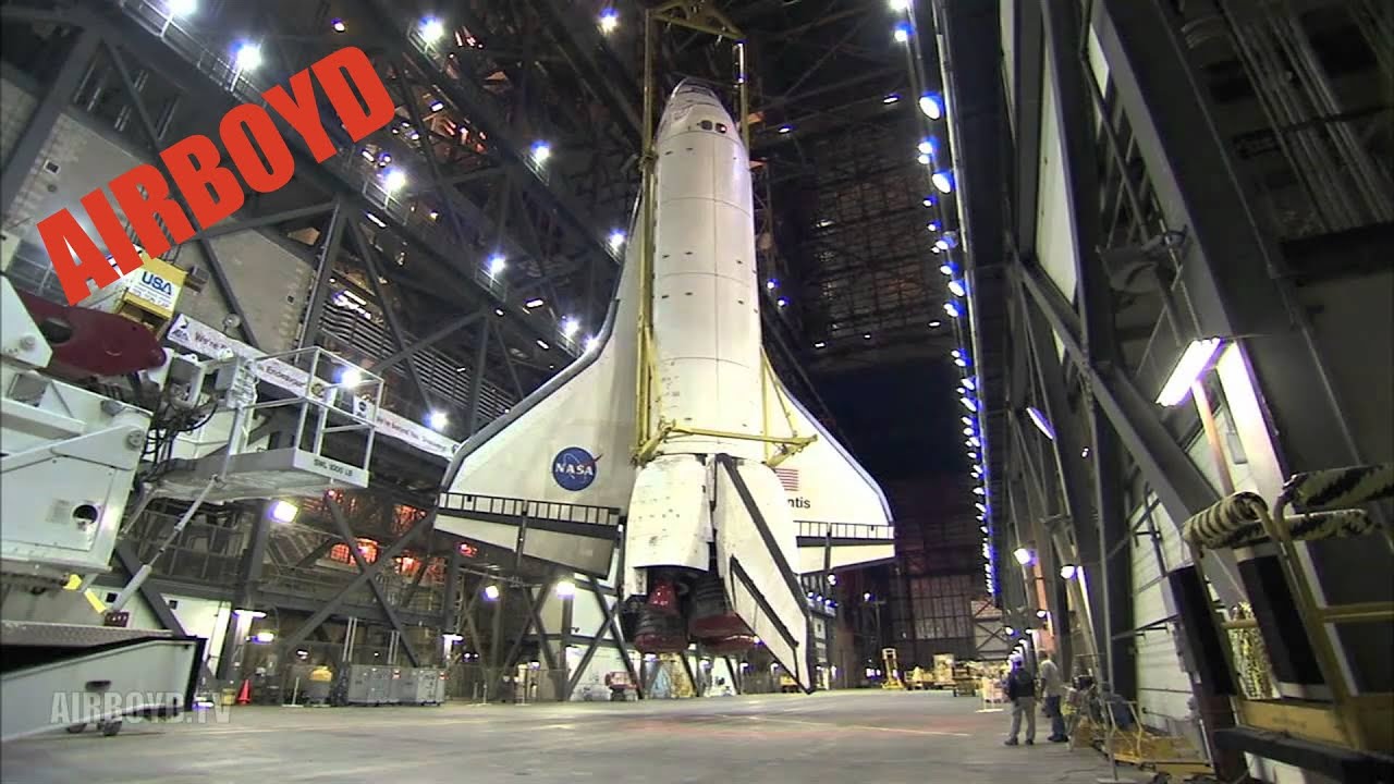 Shuttle Atlantis Lift And Mate (2009)