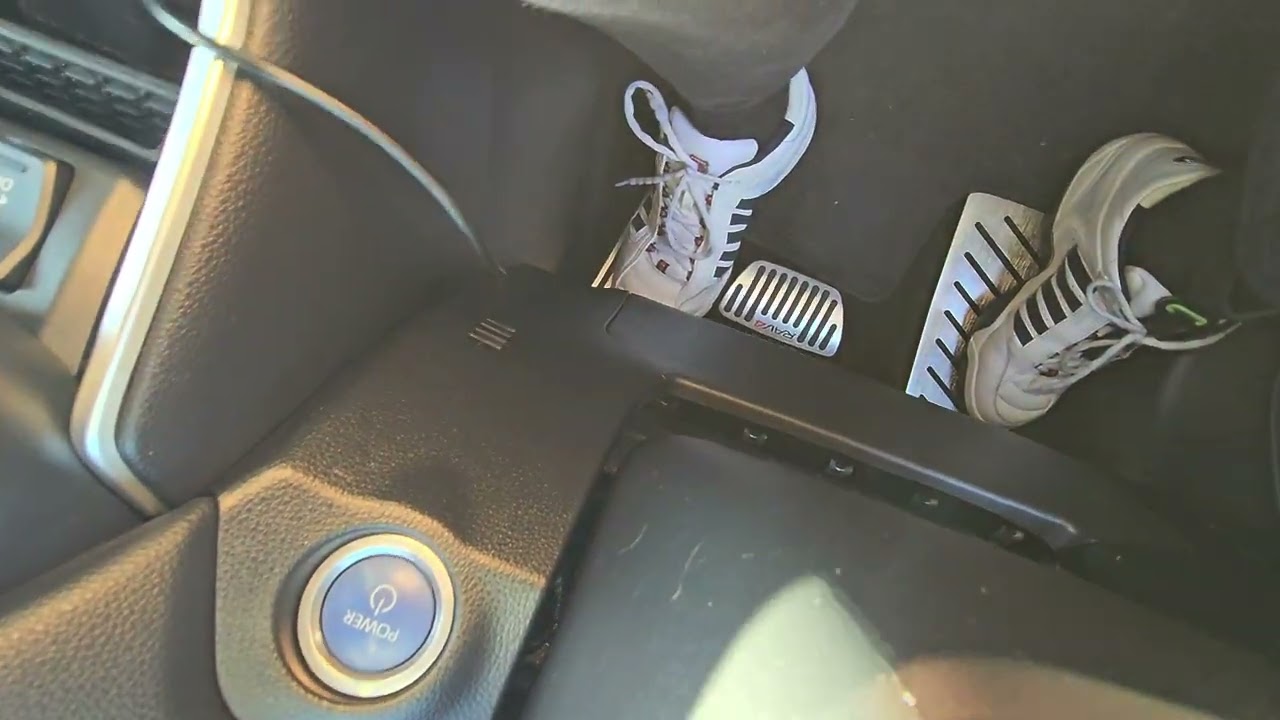 Toyota RAV4 PlugIn. Движение по городу в режиме электрички.