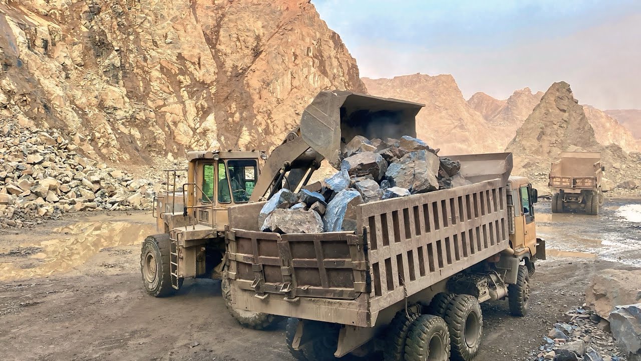 Massive Rock Loading Show By Powerful 966 Wheel Loader 