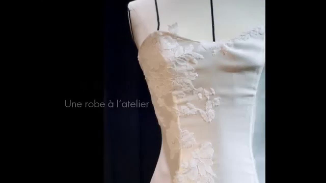 La conception d'une robe de mariée à l'atelier