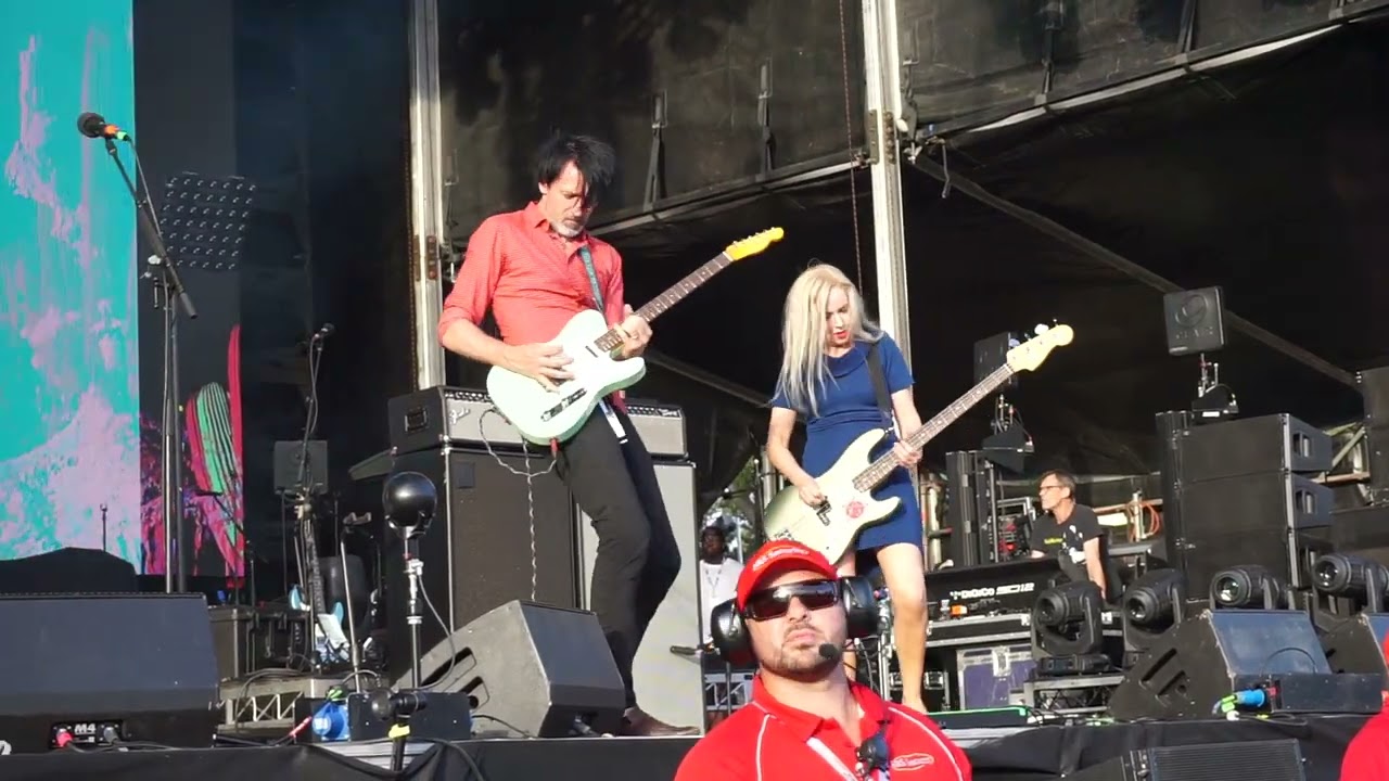 Something for Kate-Captain(Million Miles an Hour) LIVE@ Valo Adelaide 500 After Race Concert 4/12/22