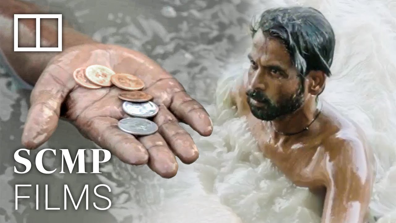 The coin divers of India