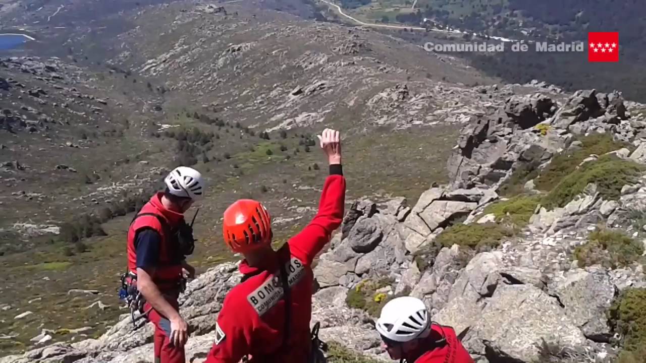 7.6.16. Maniobra de rescate en camilla de Gera BomberosCM.