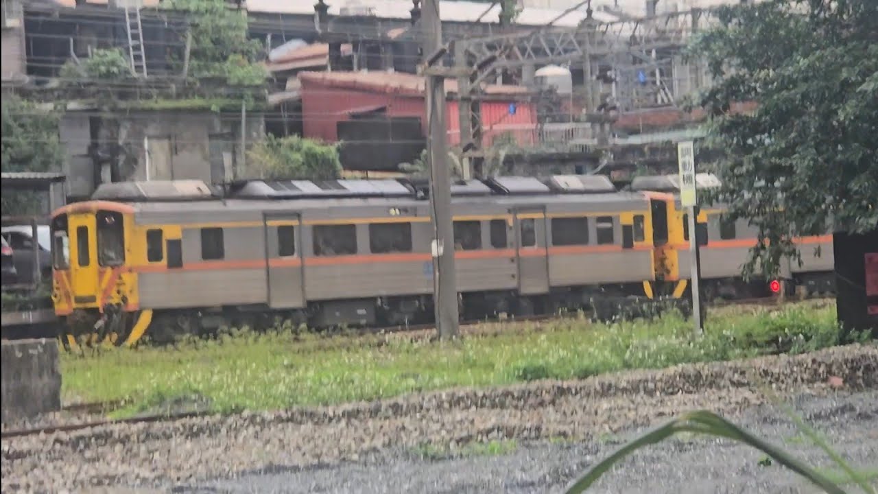 4815次菁桐發車經由深澳線開往八斗子的DRC1034+DRC1033+DRC1029+DRC1015四節DRC原色柴油客車
