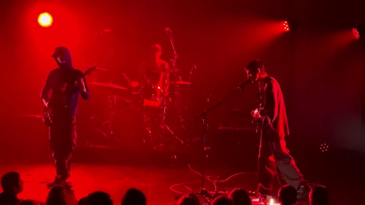 DIIV - Frog In Boiling Water - Live Paris @ Le Trianon - 10/03/2024