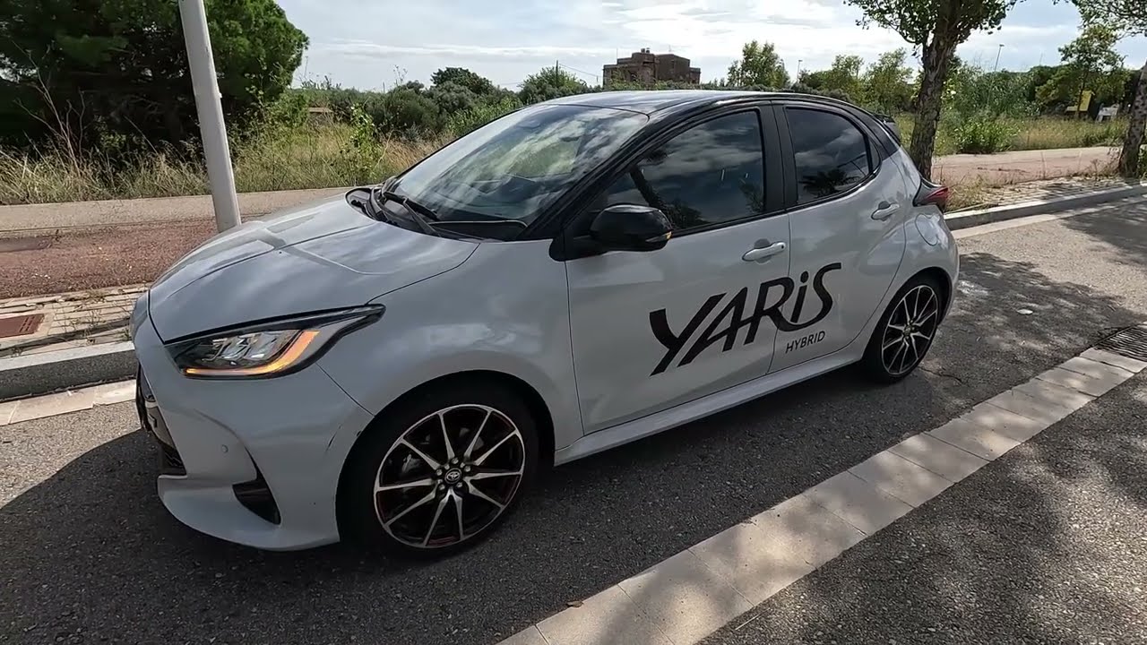 Toyota Yaris GR Sport Plus 130H | Detalles exteriores e interiores | Vano motor | Maletero | 2024