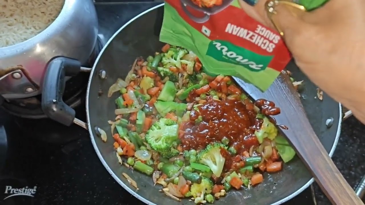 Homemade Schezwan rice || spicy, saucy and made with love 😘