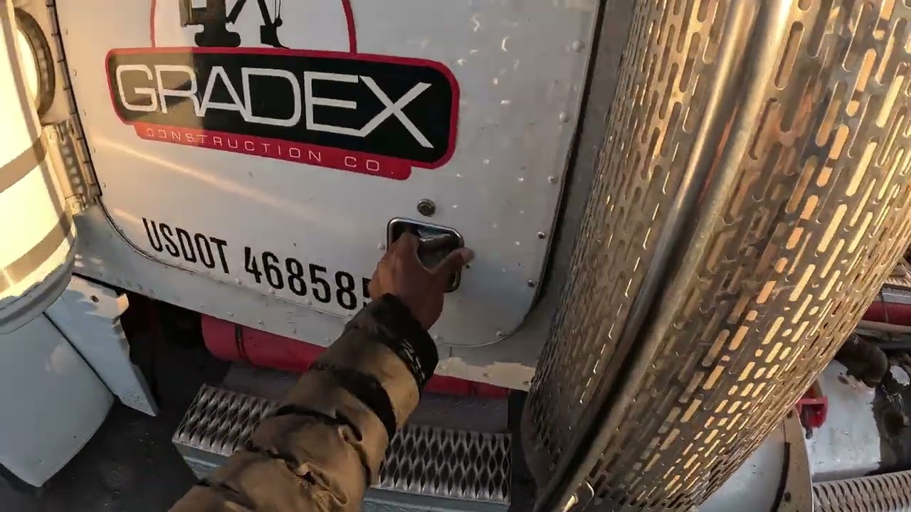 Trucking Vlog| Hauling equipment on a lowboy local runs