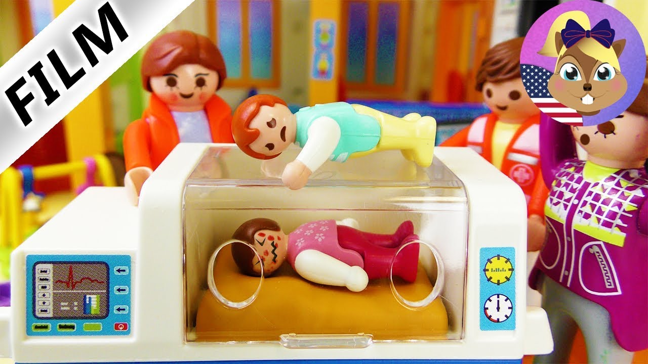 A Playmobil Story | EMMA'S FIRST DAY IN KINDERGARTEN - Kid goes to the hospital | Film Smith Family