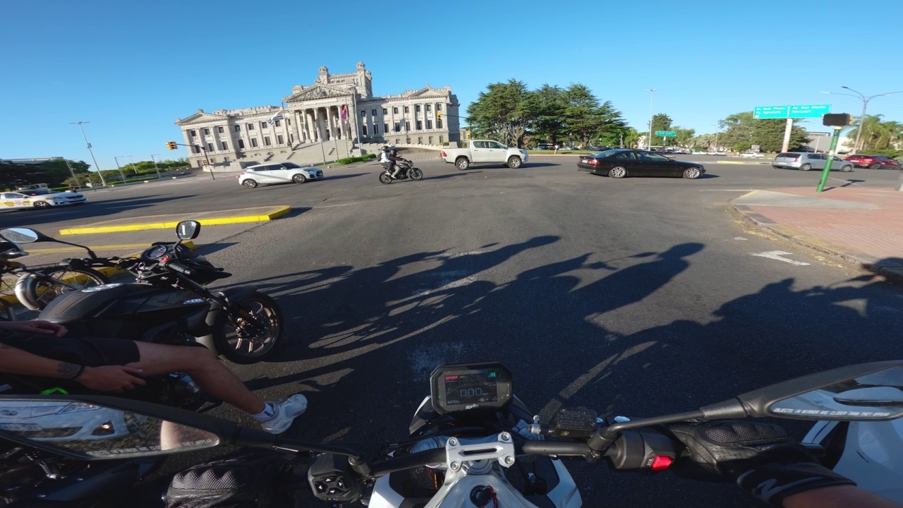 Aprilia Tuono 457: un poco de Montevideo