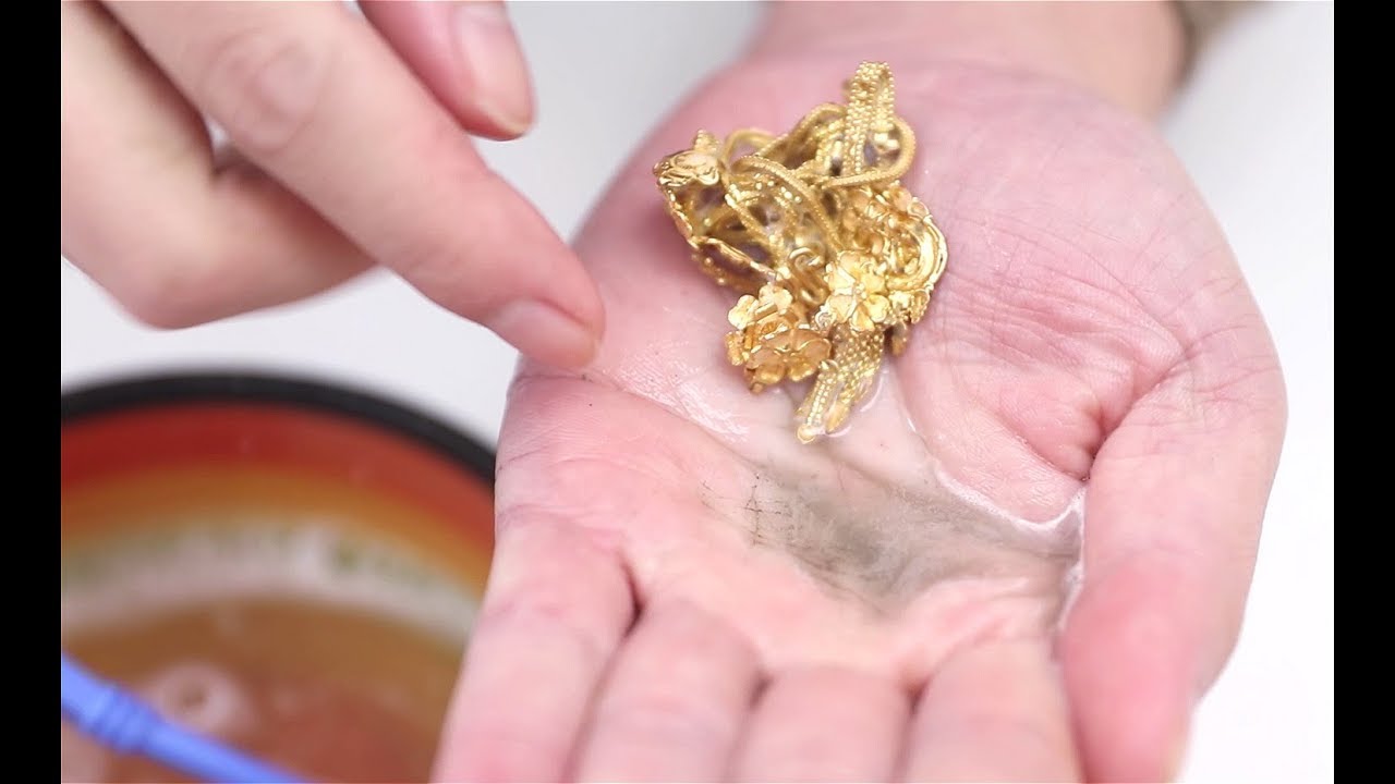 黄金首饰戴1个月就很脏，教你一招，不花钱自己就能洗，不掉克数